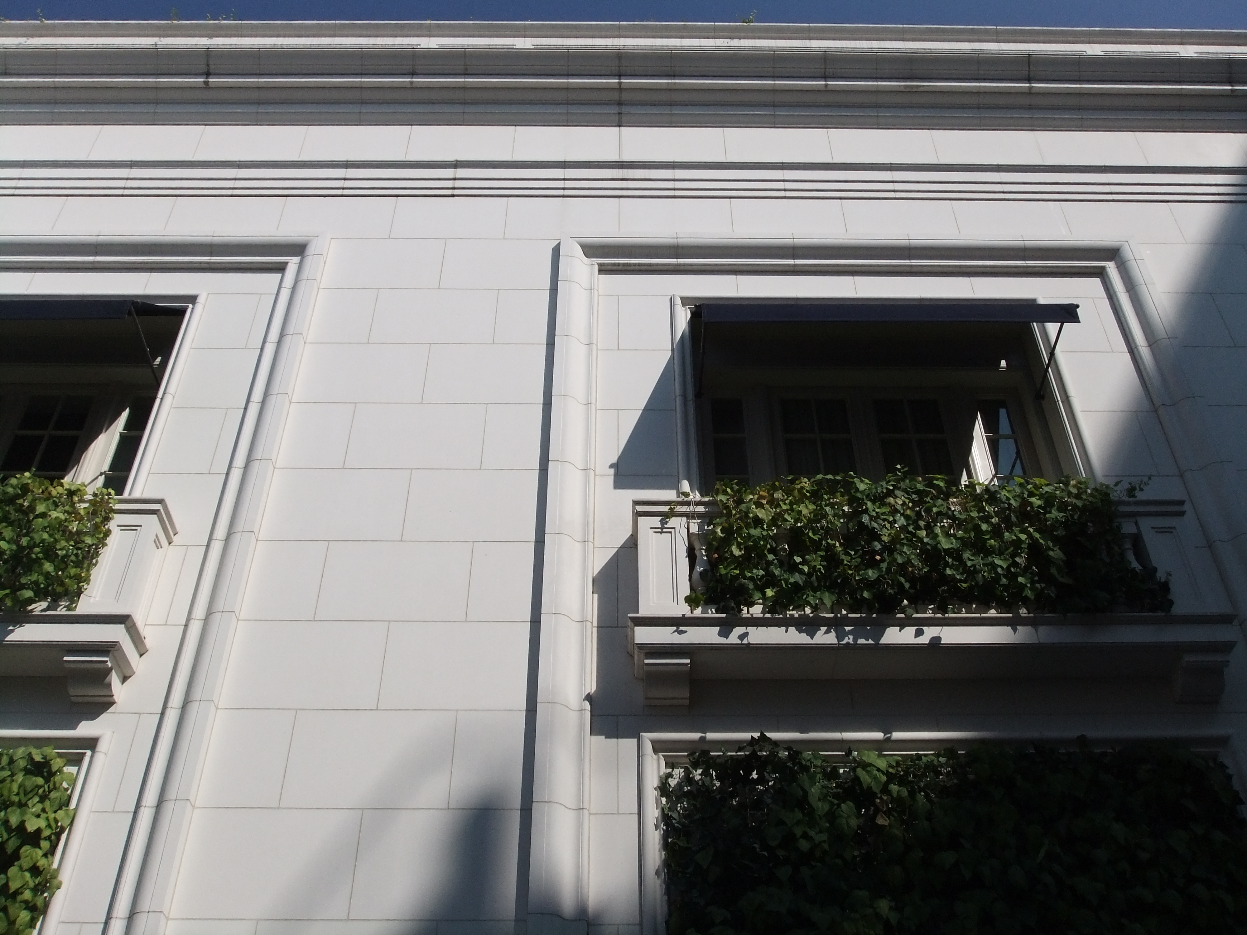 <b>ズーム全域で歪曲収差がほとんどない。たぶん、画像処理による補正だろうが、まっすぐのものがまっすぐに写るのは気持ちがいい<br>FinePix Z800EXR / 4,000×3,000 / 1/680秒 / F6.4 / 0EV / ISO100 / WB:オート / 6.4mm（35mm相当）</b>