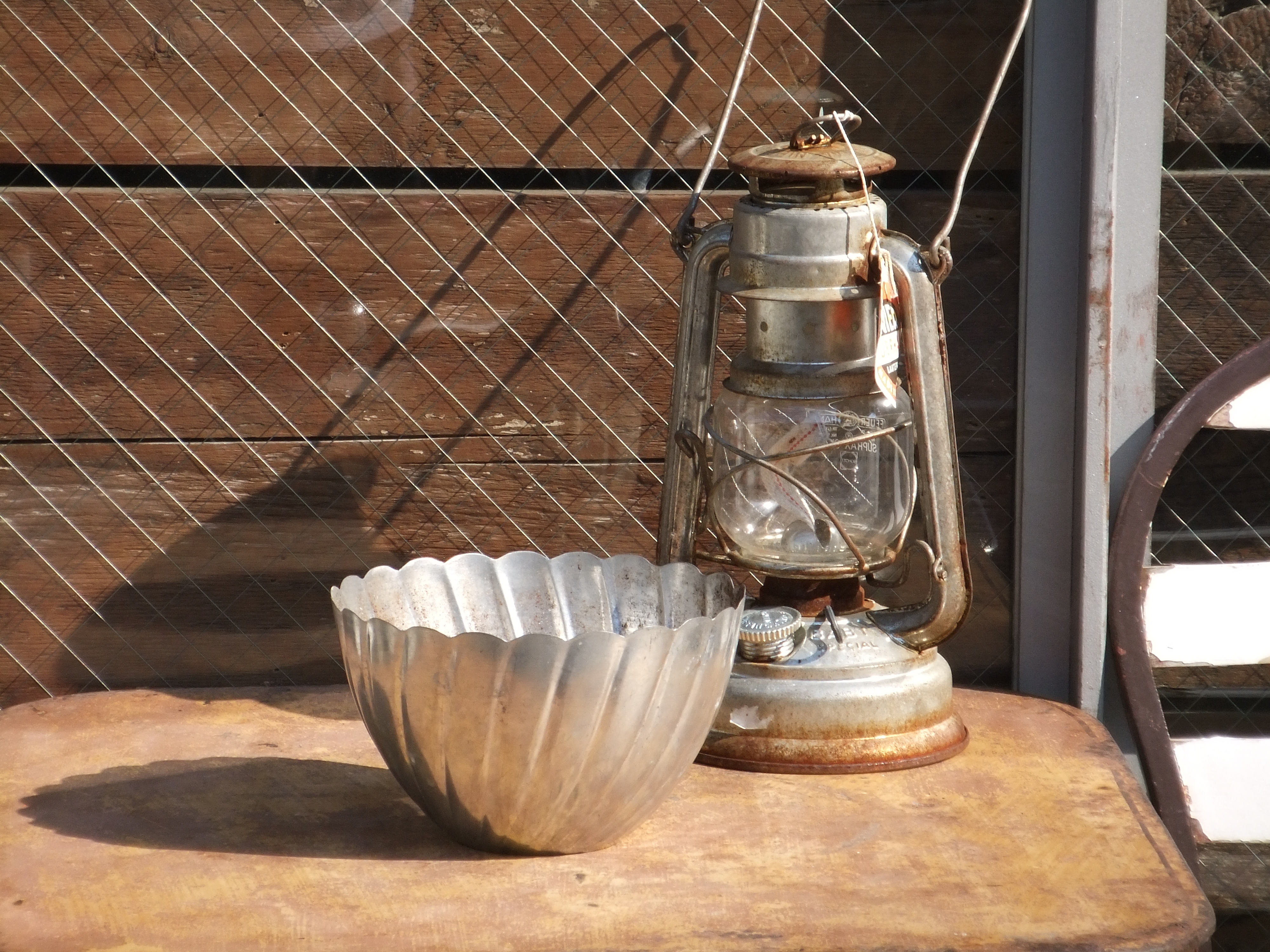 <b>望遠端が175mm相当と長い分、油断していると手ブレが起きやすい。従来よりもブレにくくなったのは歓迎できる点だ<br>FinePix Z800EXR / 4,000×3,000 / 1/110秒 / F8 / 0EV / ISO100 / WB:オート / 32mm（175mm相当）</b>