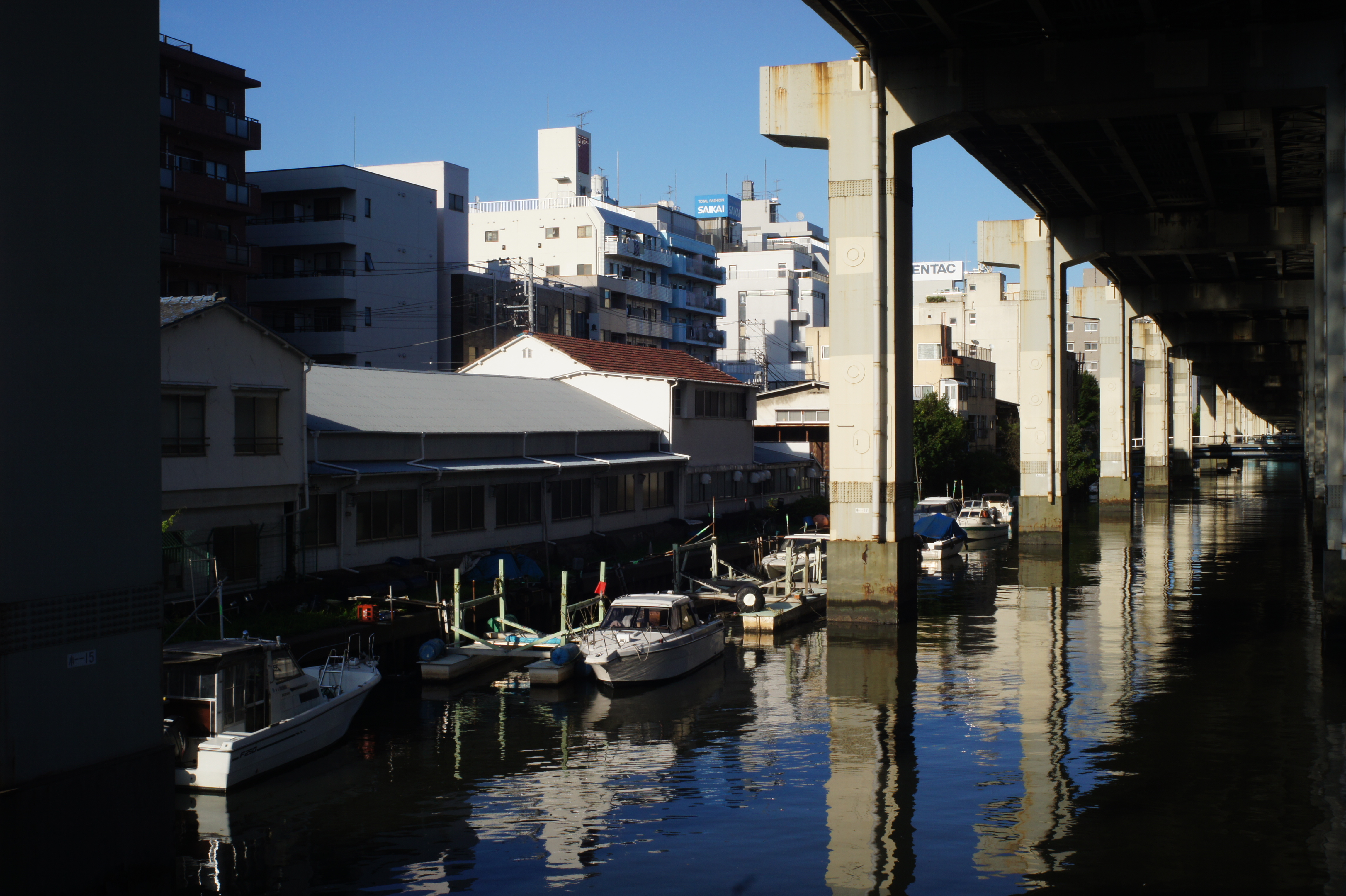 <b>NEX-5 / Mロッコール28mm F2.8 / 約4.0MB / 4,592×3,056 / 1/100秒 / F8 / 0EV / ISO200 / WB:オート / クリエイティブスタイル：ビビッド / DROオフ</b>