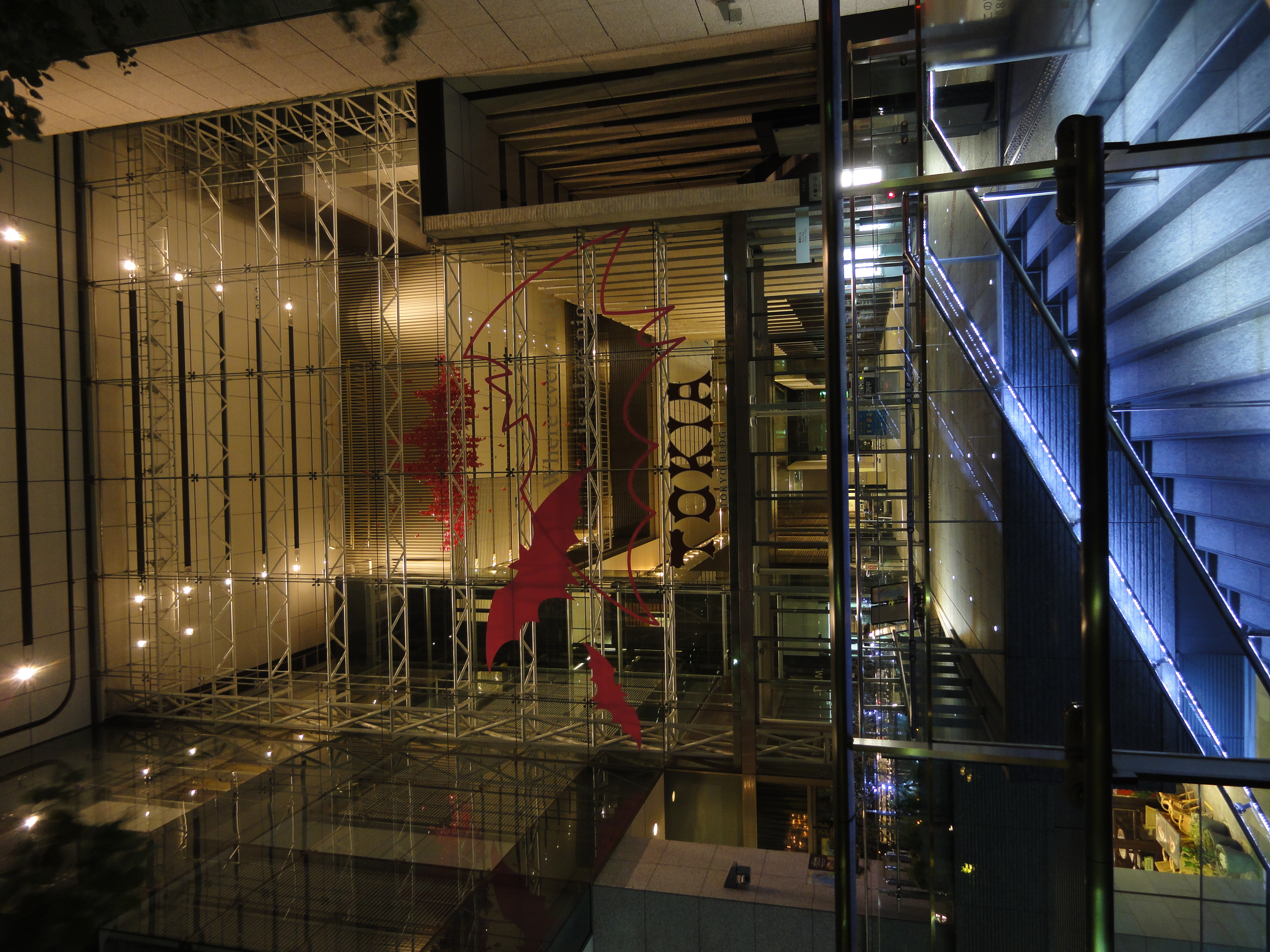 <b>夜景撮影<br>DSC-WX5 / 約4.8MB / 3,000×4,000 / 1/2秒 / F2.4 / 0EV / ISO125 / WB:オート / 4.2mm</b>