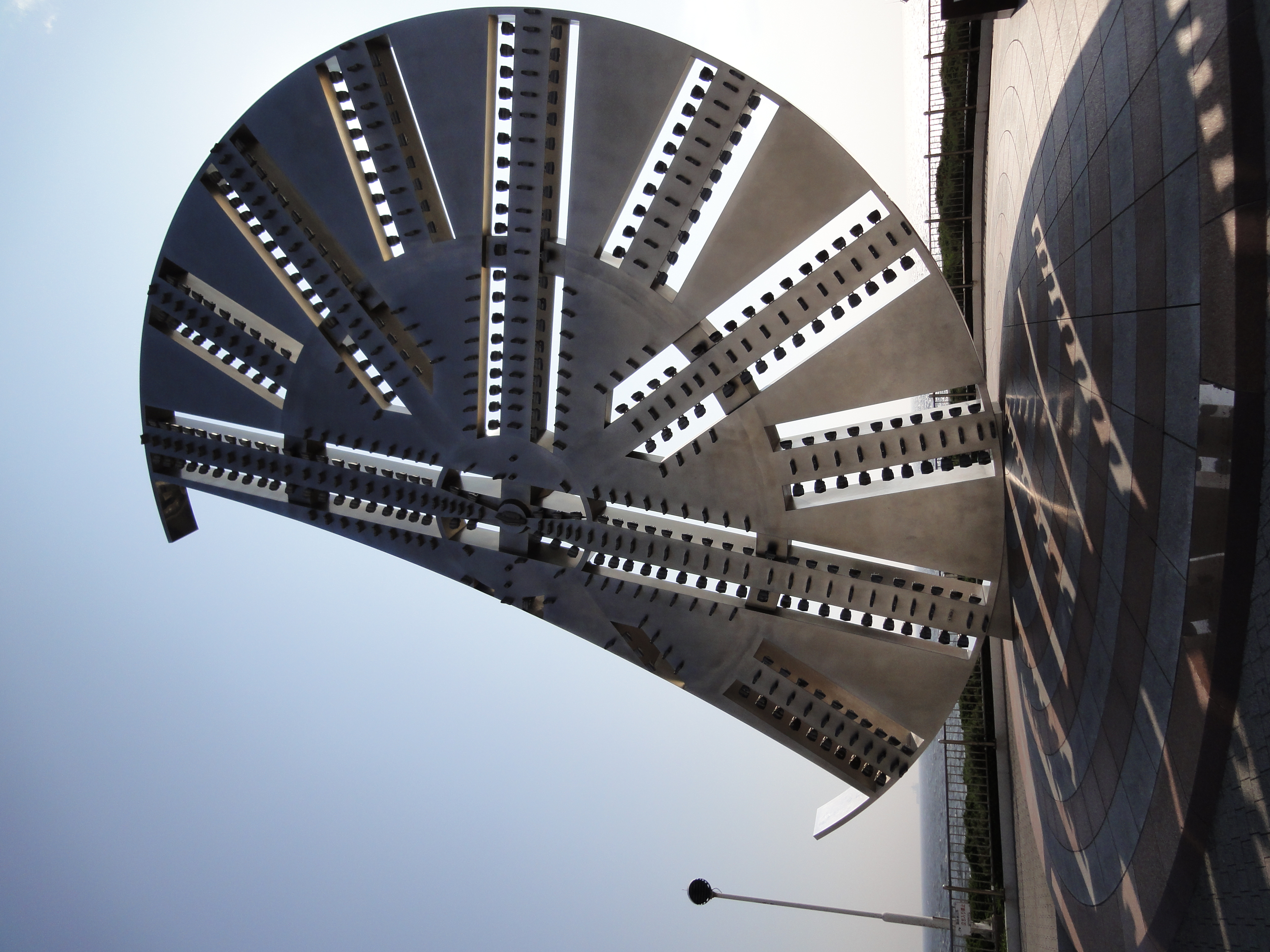 <b>DSC-WX5 / 約4.4MB / 3,000×4,000 / 1/640秒 / F7.1 / 0EV / ISO125 / WB:オート / 4.2mm</b>