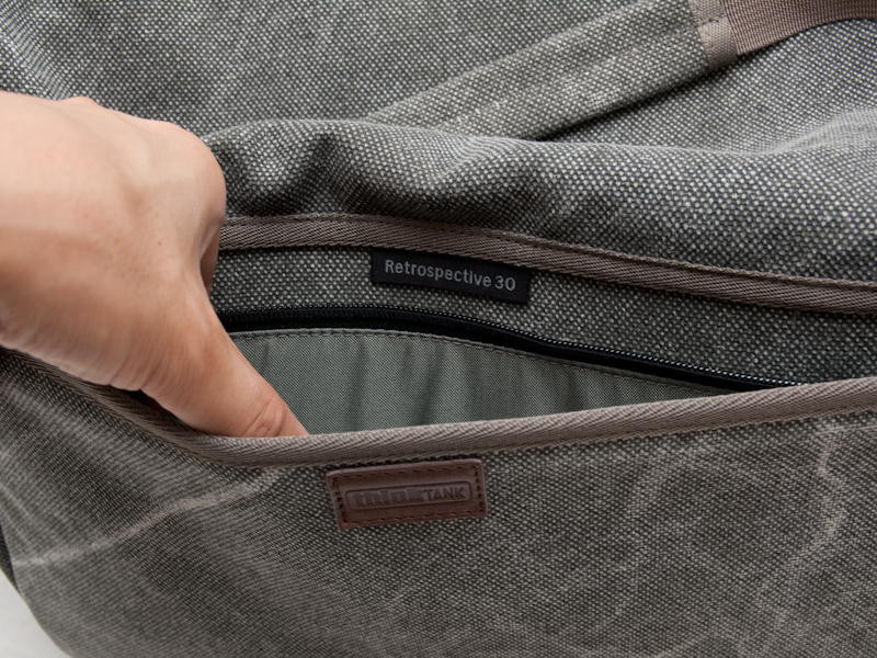 <b>背面ポケット</b>