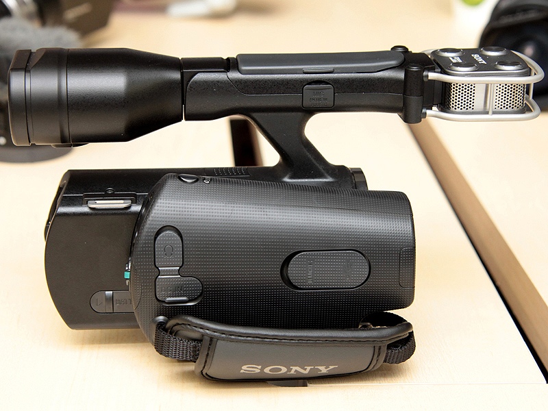 <b>レンズを外したところ。ハンドルの着脱はできない</b>