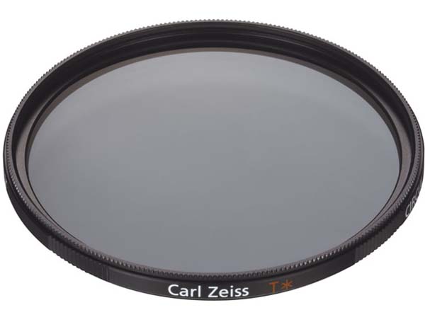 <b>NEX-VG10クリエイターズセットに含まれる、バッテリー「NP-FV100」（左）、ビデオライト「HVL-10NH」（中）、PLフィルター「VF-67CPAM」（右）</b>