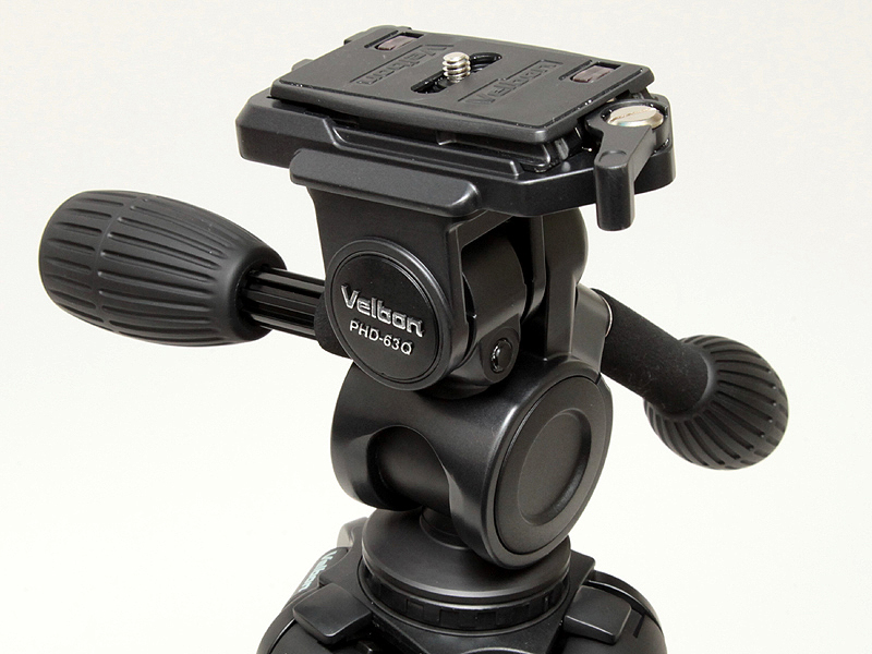 <b>雲台はジオカルマーニュでも採用している3ウェイ雲台「PHD-63Q」が付属</b>
