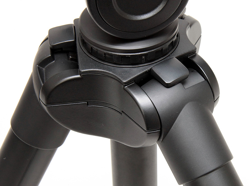 <b>セミオートラチェット機構で3段階に開脚できる</b>