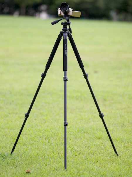 <b>プロHD500の脚部は、DMC-GH1を使うには少々大げさな高さと自重。ただしカメラを振り回すことを考えると、最低これぐらいは必要かも</b>