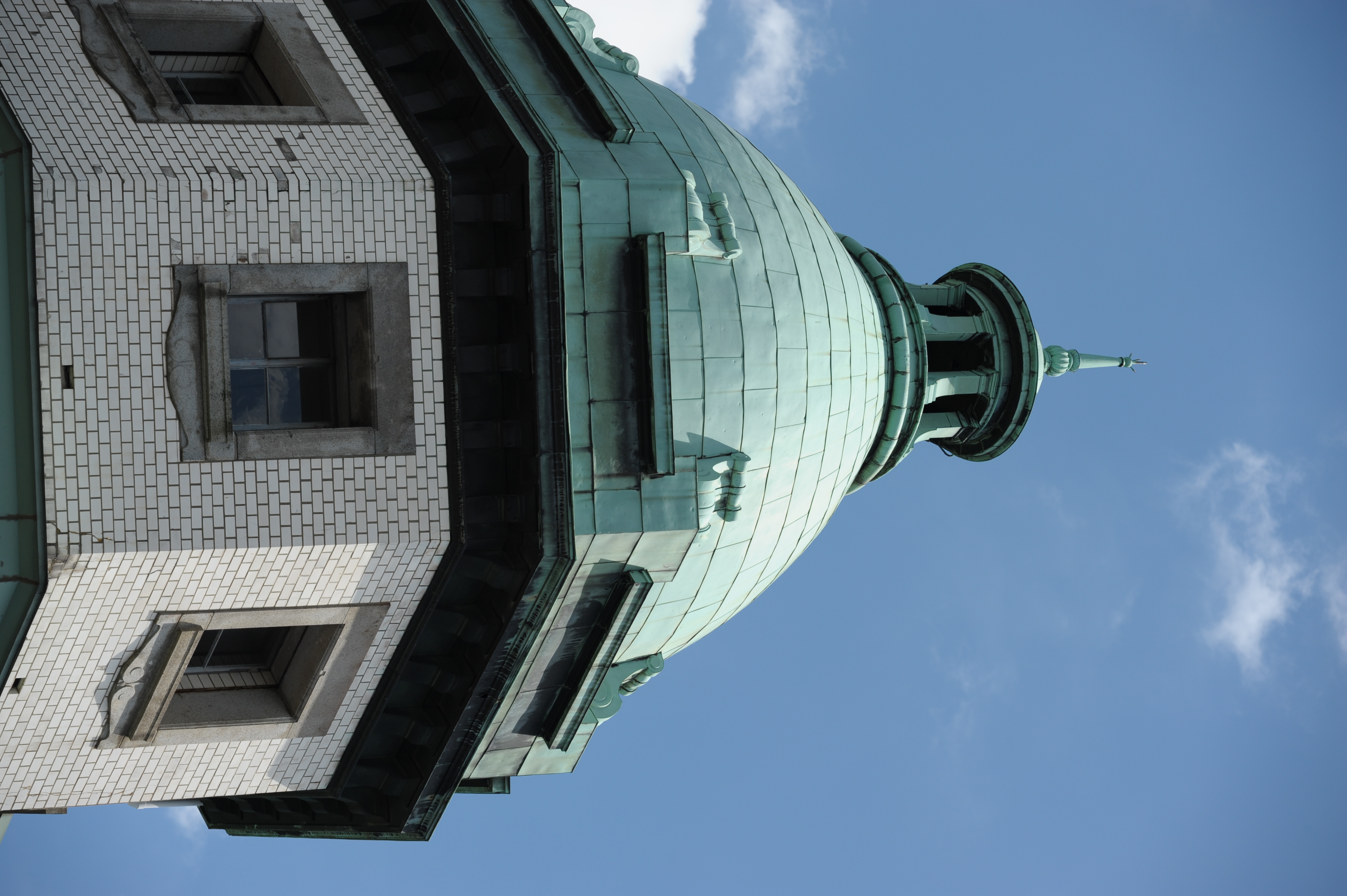 <b>遠距離では絞っても周辺光量落ちが出る。気になる場合はヴィネットコントロール機能を使えばいいし、後処理でも補正はできる<br>D700 / APO Macro 150mm F2.8 EX DG HSM / 4,256×2,832 / 1/800秒 / F8 / -0.3EV / ISO200 / WB:晴天</b>