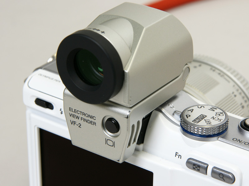 <b>バッグのジッパーやMacBook Proに擦れたVF-2</b>