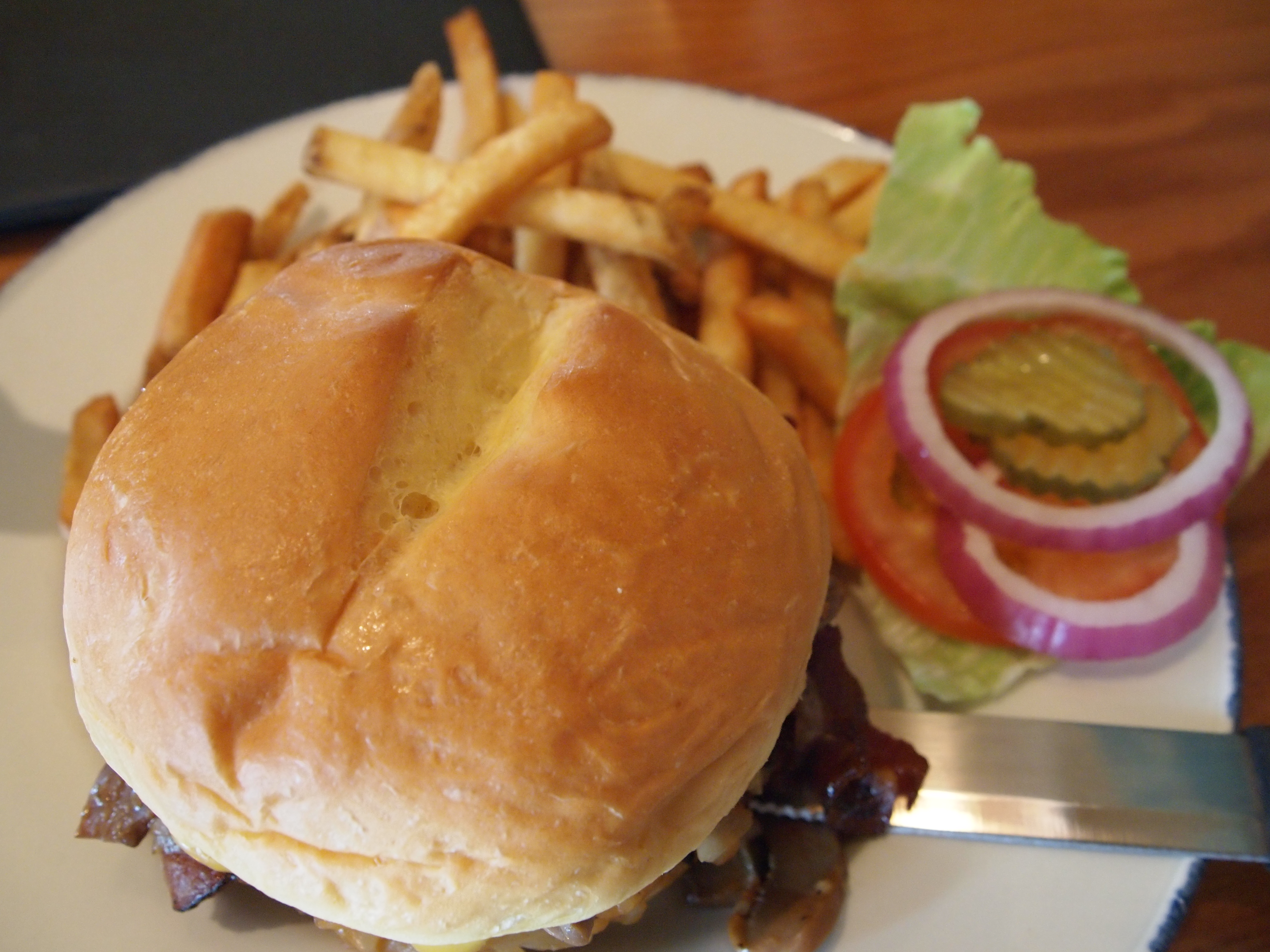 <b>E-PL1 / M.ZUIKO DIGITAL ED 14-42mm F3.5-5.6 L / 約5.2MB / 4,032×3,024 / 1/25秒 / F4 / 0EV / ISO1600 / 14mm / 絞り優先AE</b>