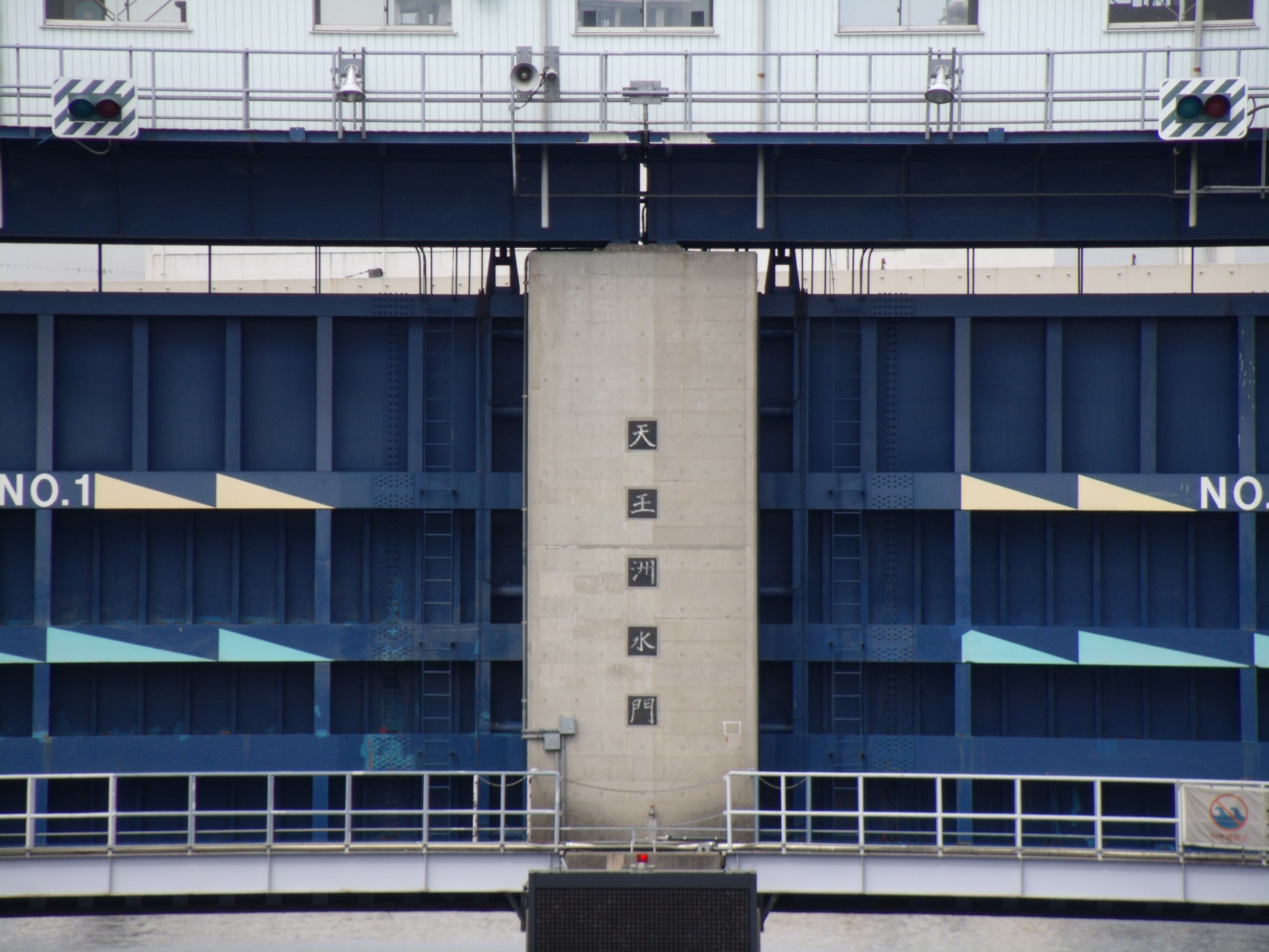 <b>F5.2<br>GE-X5 / 約6.5MB / 4,320×3,240 / 1/280秒 / 0EV / ISO80 / WB:オート / 73.5mm</b>