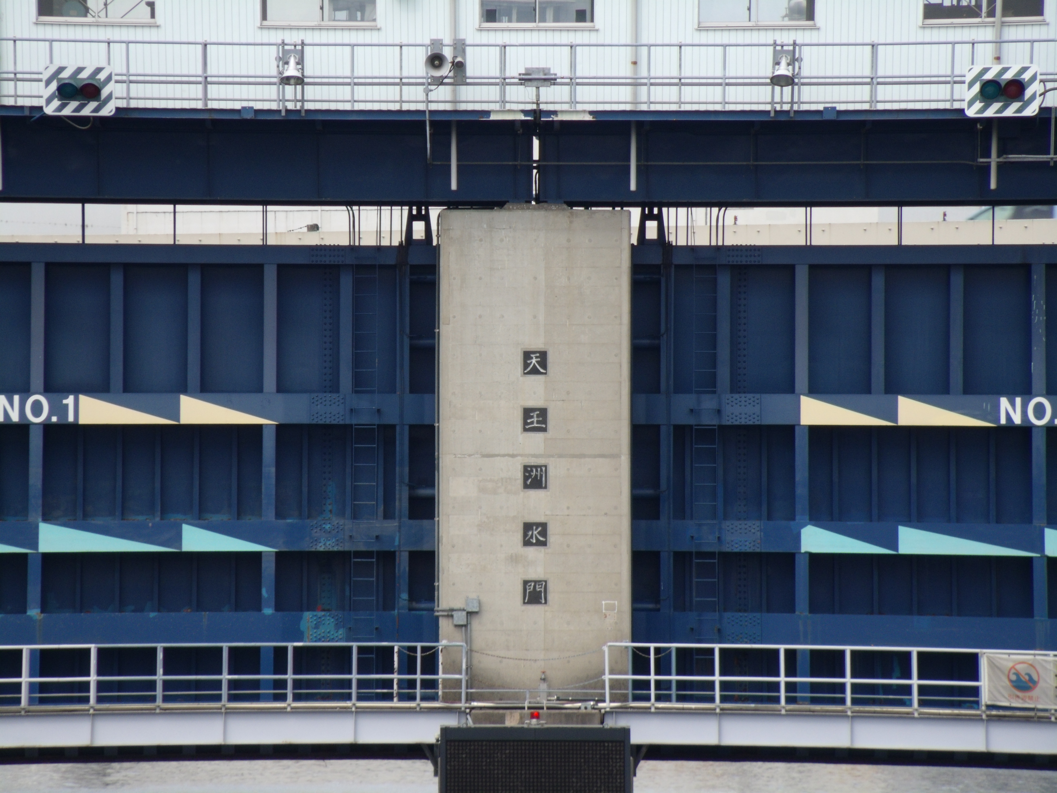 <b>F6.6<br>GE-X5 / 約6.6MB / 4,320×3,240 / 1/150秒 / F6.6 / 0EV / ISO80 / WB:オート / 73.5mm</b>