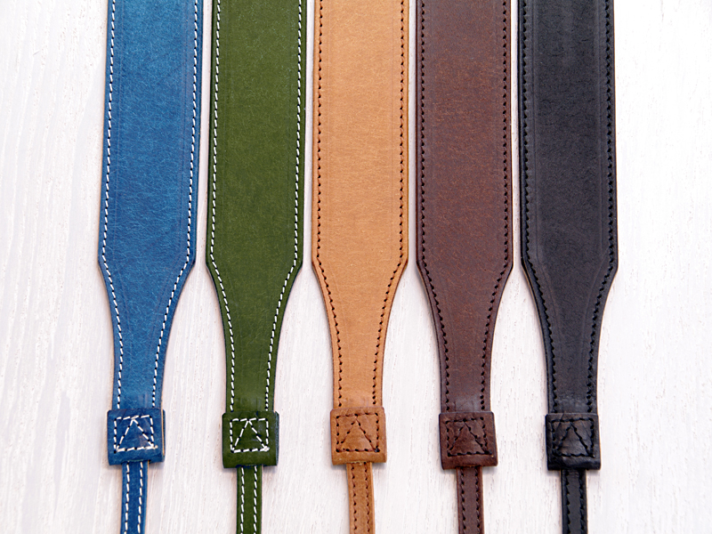 <b>カラーバリエーション。左から、インディゴ、オリーブ、ブラウン、チョコレート、ブラック</b>