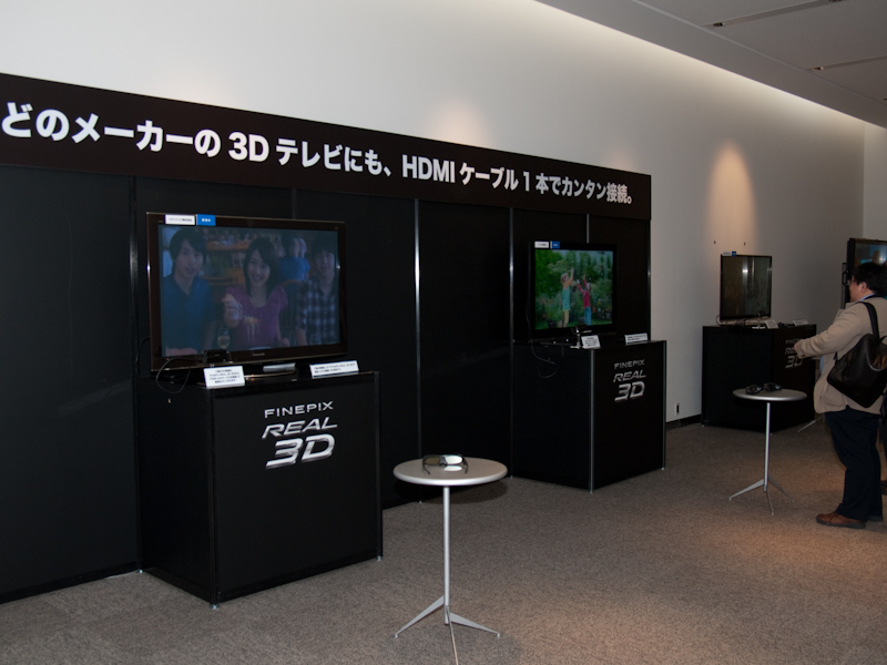 <b>各社の3D対応テレビを展示</b>