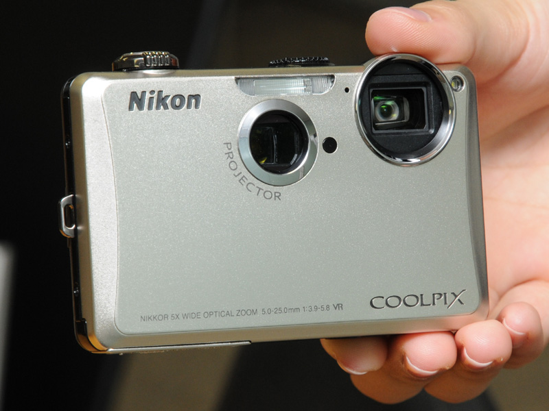 <b>COOLPIX S1100pj（シルバー）</b>