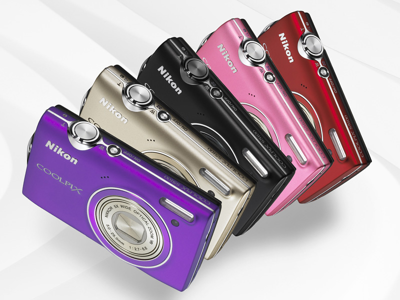 <b>ライトパープル、ウォームシルバー、スマートブラック、ホットピンク、クリアレッドの5色をラインナップする</b>