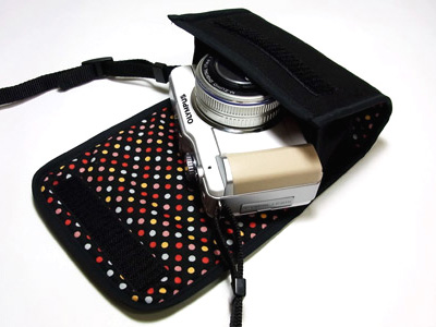 <b>ブラック・カラフルドット</b>