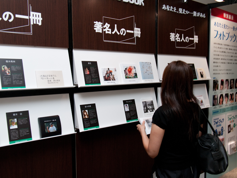 <b>展示作品はその場で手にとって見ることができる</b>