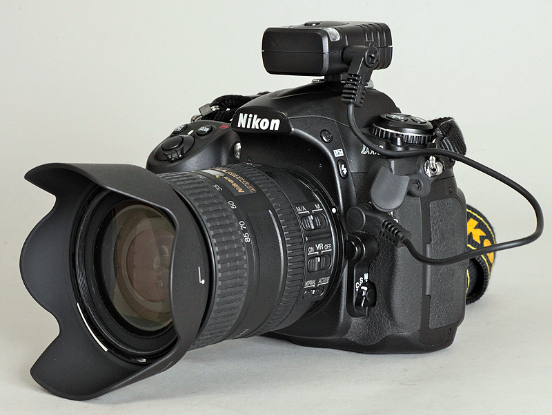 <b>D300にUNX-4857をセットしたところ</b>