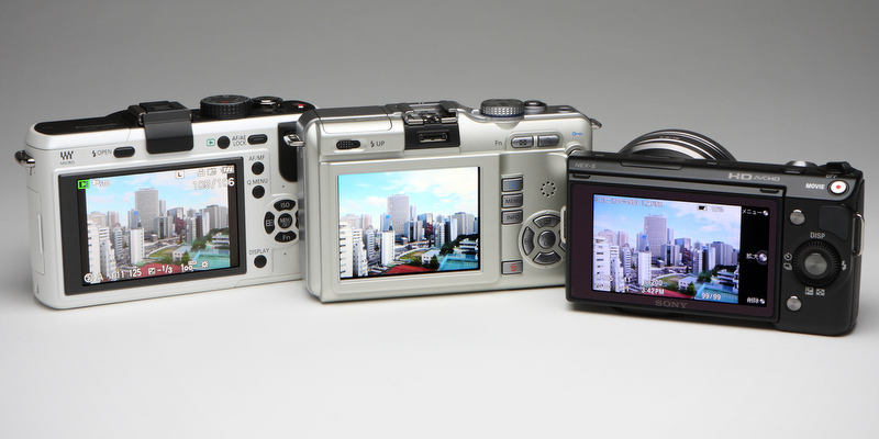 <b>液晶モニターはNEX-5とDMC-GF1が3型、E-PL1が2.7型。スルー画および撮影した静止画の再生では、DMC-GF1とE-PL1が画面に対しほぼフルに表示するのに対し、ワイドタイプのNEX-5では画面の右側を1cmほど残して表示する。そのため3型にも関わらず表示される画像は小さく感じられる</b>