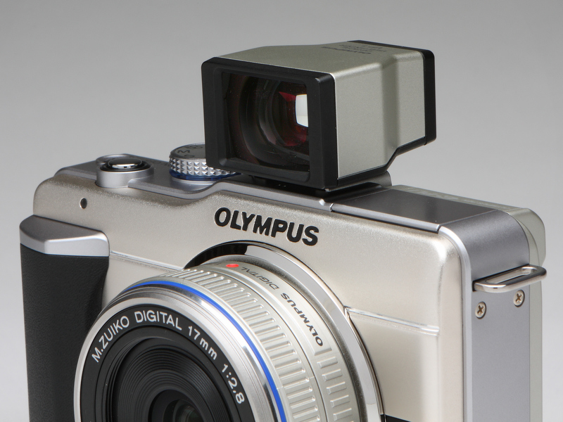 <b>NEX-5とE-PL1にはオプションの光学ファインダーが用意されている。NEX-5のFDA-SV1はE 16mm F2.8用、E-PL1のVF-1はM.ZUIKO DIGITAL 17mm F2.8用。スナップ撮影のときなど重宝するアイテムだ</b>