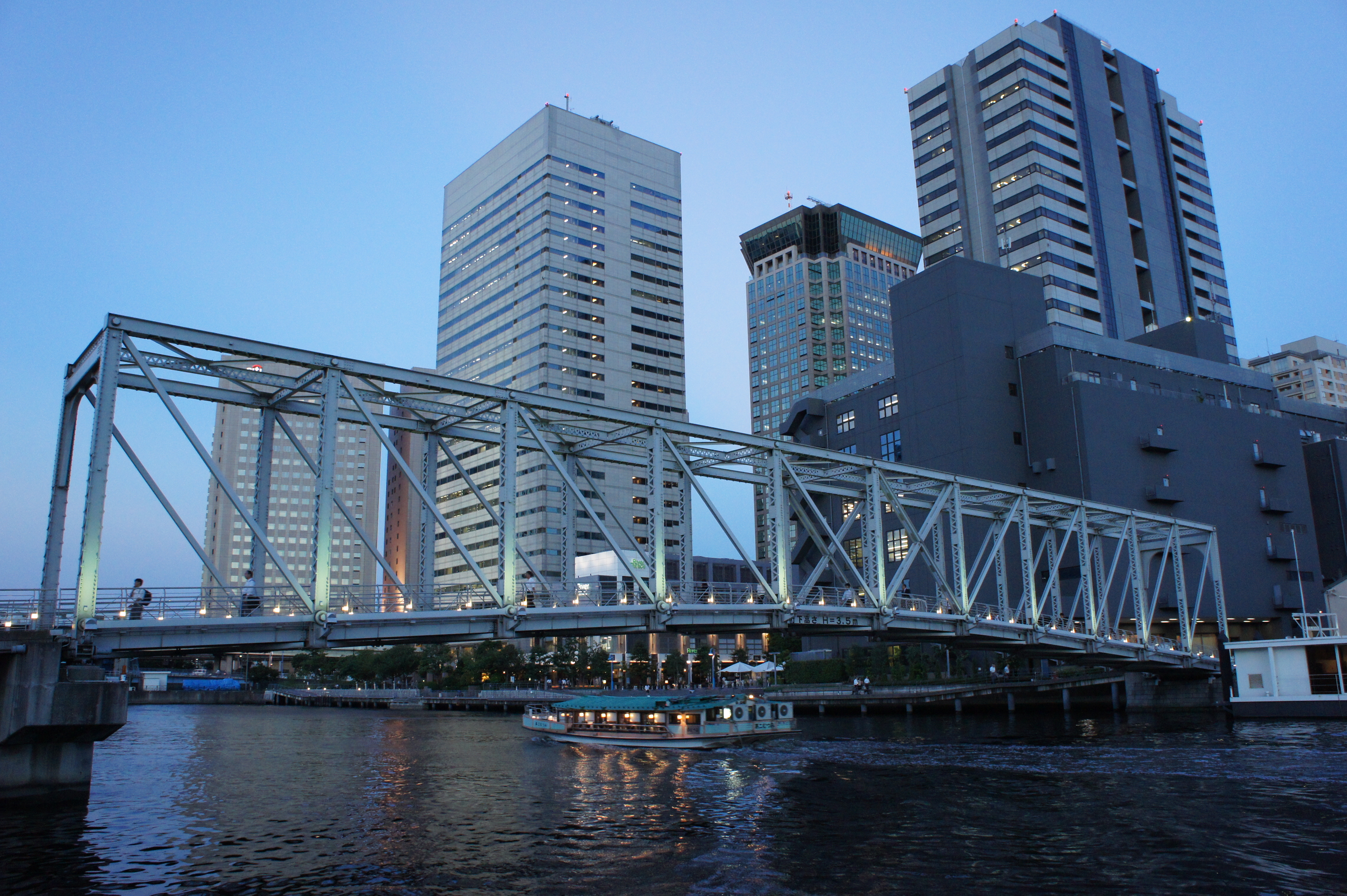 <b>NEX-5 / ISO1600</b>