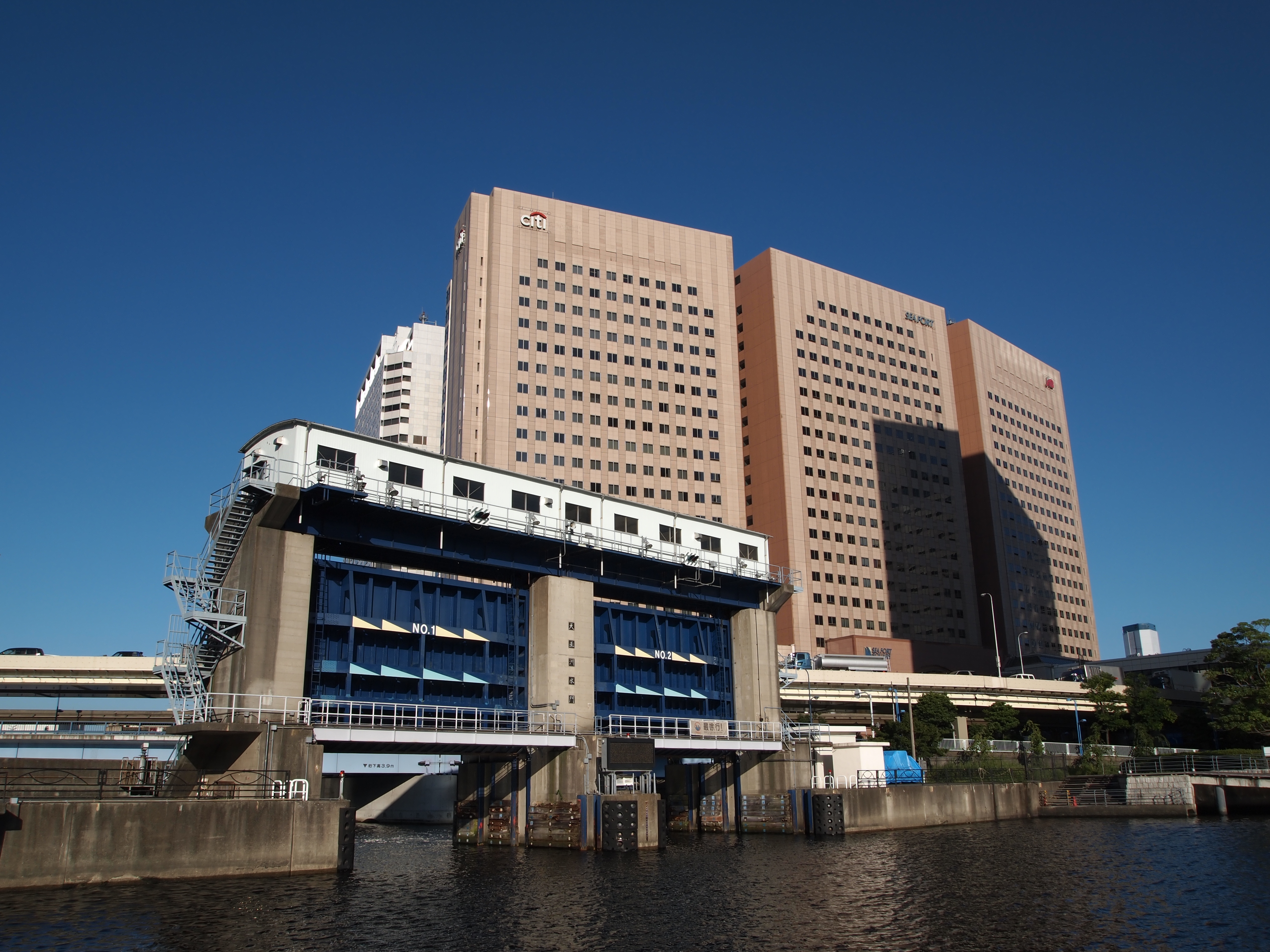 <b>E-PL1 / M.ZUIKO DIGITAL ED 14-42mm F3.5-5.6 L</b>