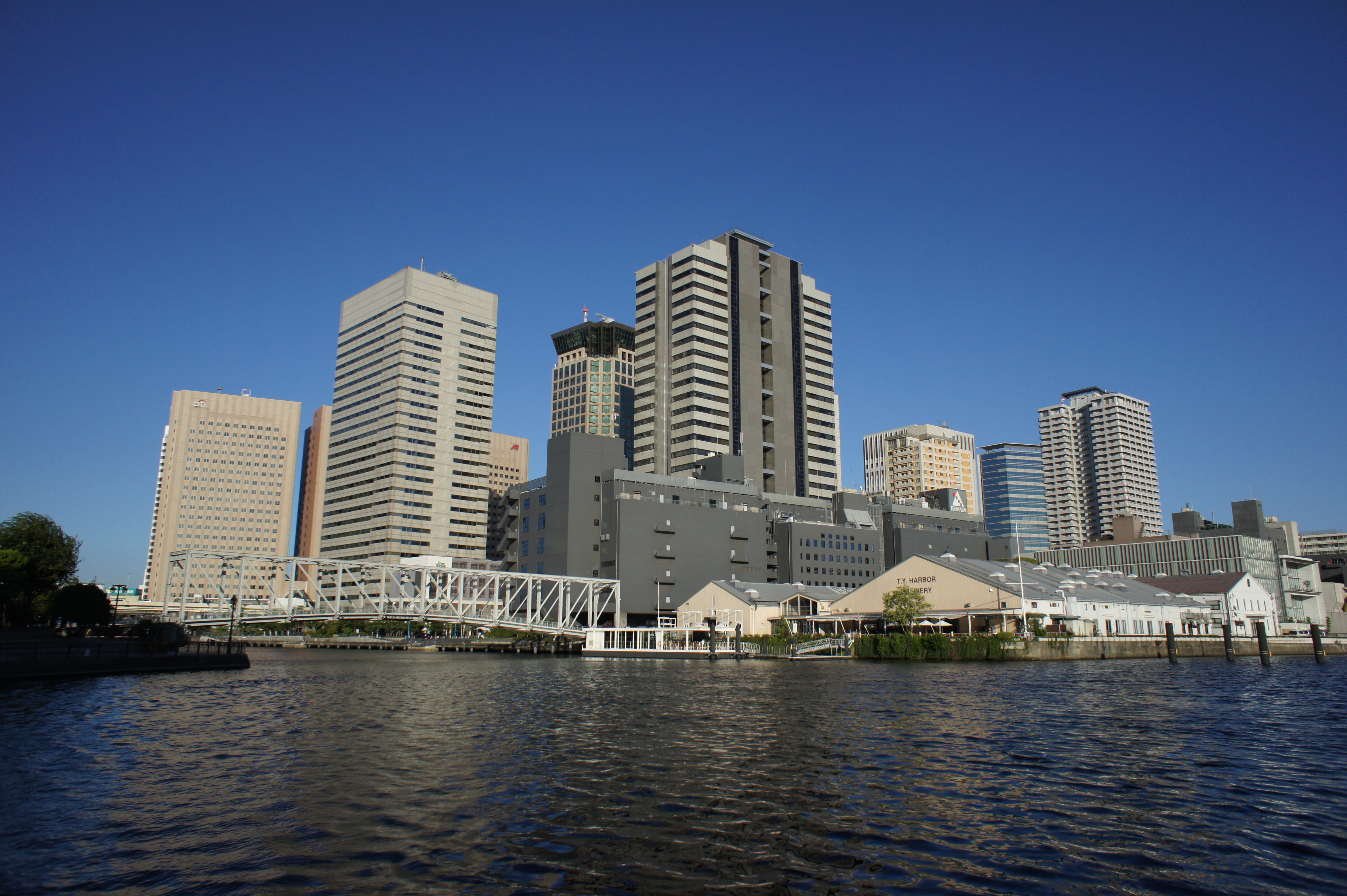 <b>NEX-5 / E 16mm F2.8</b>