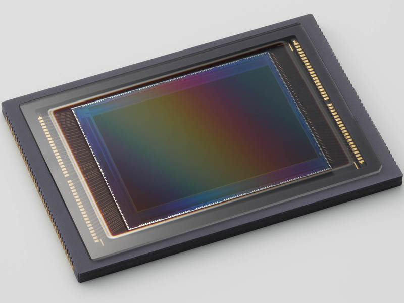 <b>約1億2,000万画素のCMOSセンサー</b>