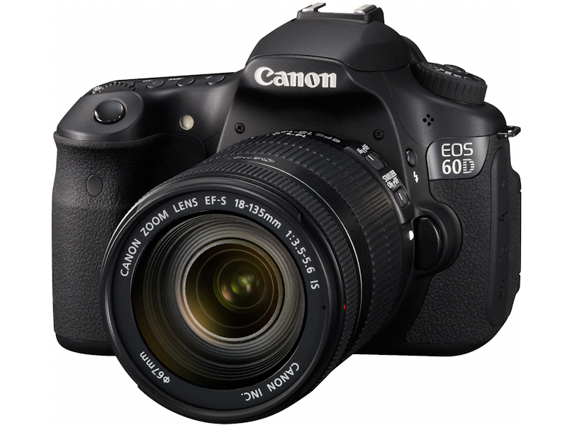 <b>EF-S 18-135mm F3.5-5.6 ISを装着したEOS 60D</b>