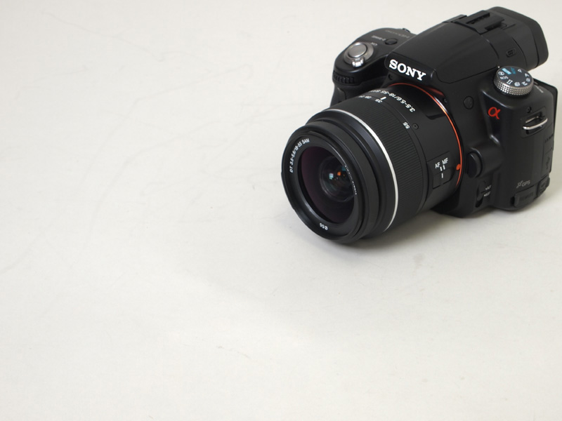 <b>DT 18-55mm F3.5-5.6 SAMを装着したところ</b>