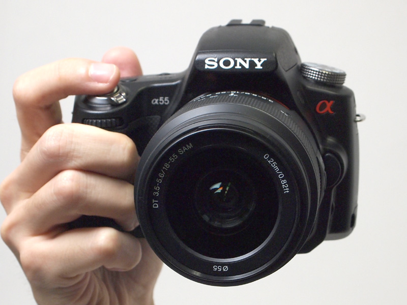 <b>Aマウントのαシリーズで最小の小型軽量ボディを実現</b>