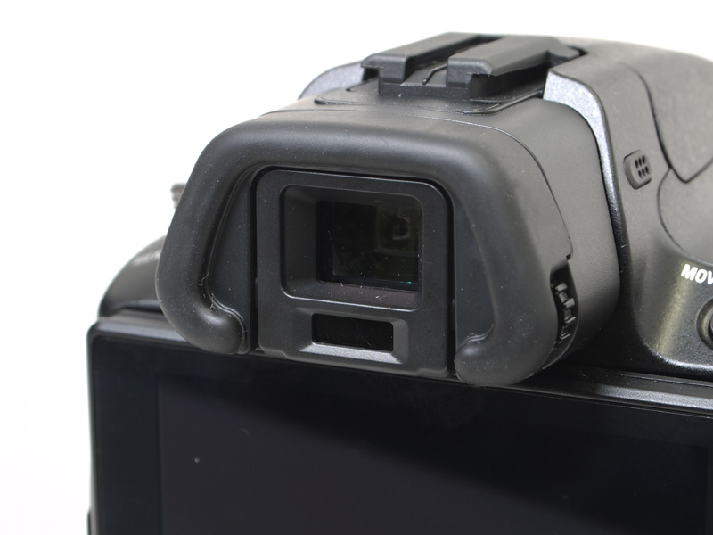 <b>アイセンサーで液晶モニターとTru-Finder（EVF）の自動切り替えも可能</b>