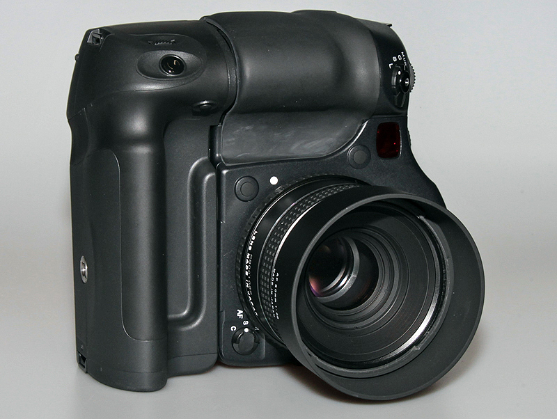 <b>フェーズワン645Dに装着したところ</b>