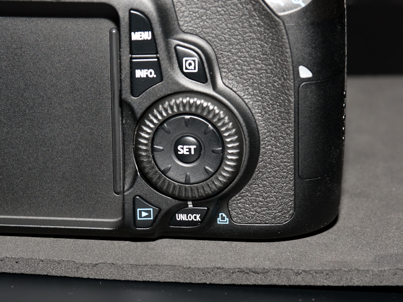 <b>マルチコントローラーとサブ電子ダイヤルを同軸上に配置したマルチサブ電子ダイヤル</b>