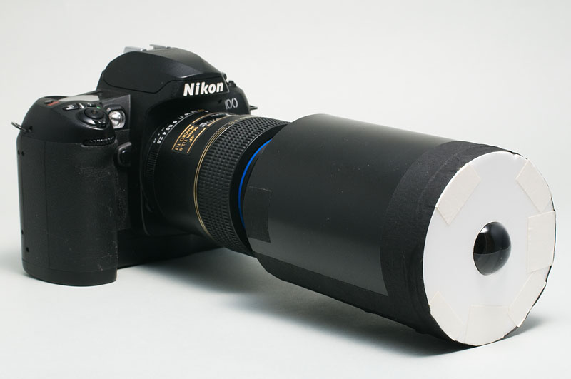 <b>まだ宙玉レンズが誕生する以前の工作。白いスチロールに穴を空け、天然水晶を固定した</b>