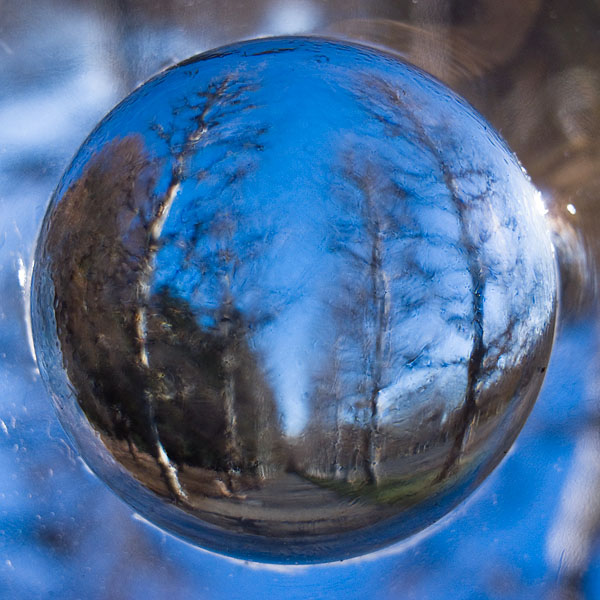 <b>塩ビの工作は簡単でいいのだが、球と塩ビのつなぎ目の部分がいまいちきれいにならなかった</b>