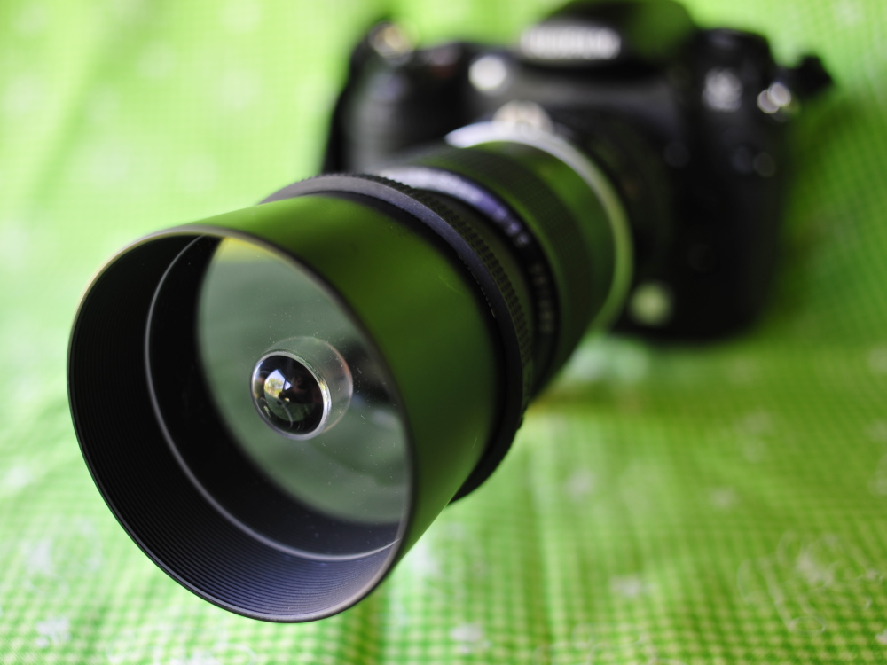 <b>レンズのフードを利用してHiroさんが作った宙玉レンズ。これだったら街中で撮影していても、恥ずかしくないですね</b>