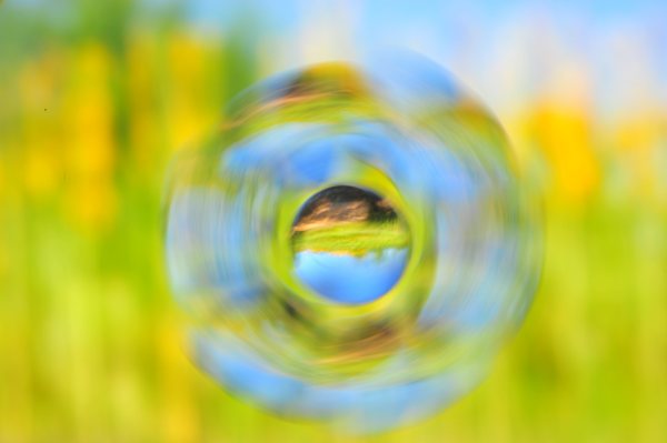 <b>うーむ、回転してる（笑）。Photoshopじゃなくて、アナログなところがいいんだよね</b>