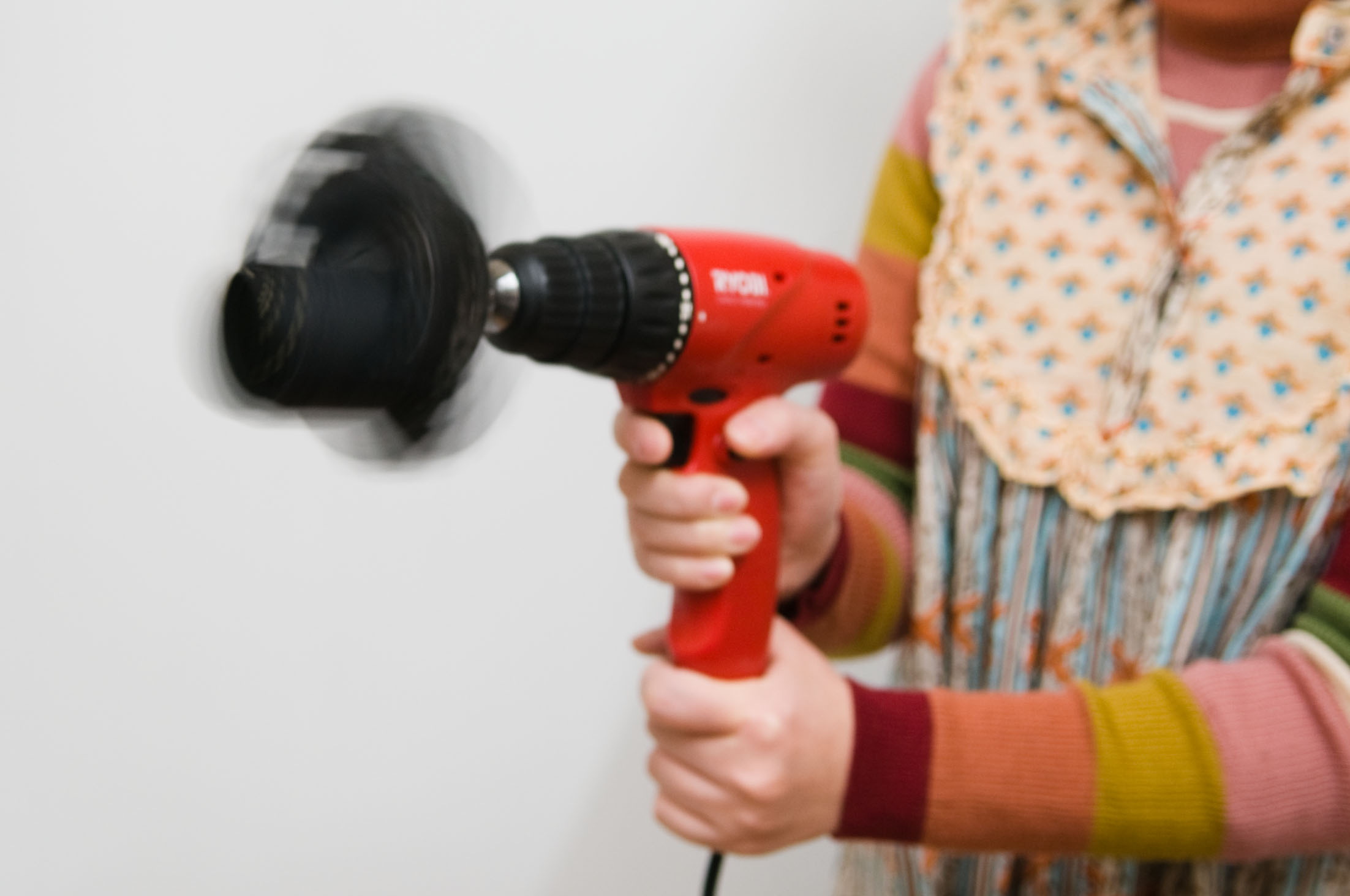 <b>これが電動ドリルドライバーカメラ。シャッタースピードを遅くして、意図的にブレさせることを目的に工作。しかし企画倒れで、ロクな写真が撮れていない</b>