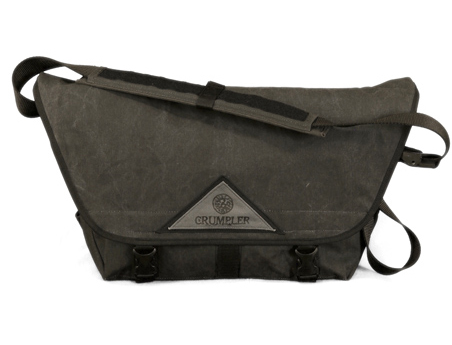 <b>The Seedy Three。左からブラック、グリーン、ブルー</b>