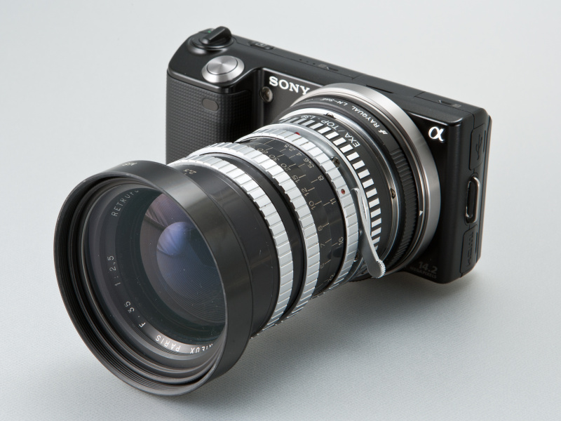 <b>M51.5システムフードは、内側に市販の58mm径フィルターが装着できる。価格は9,800円</b>