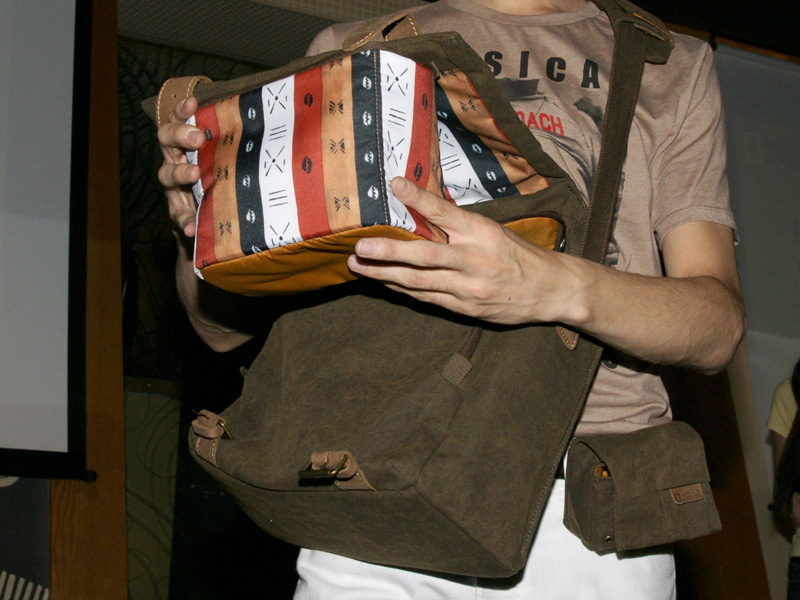 <b>シリーズ共通のカメラ用インナーポーチ</b>