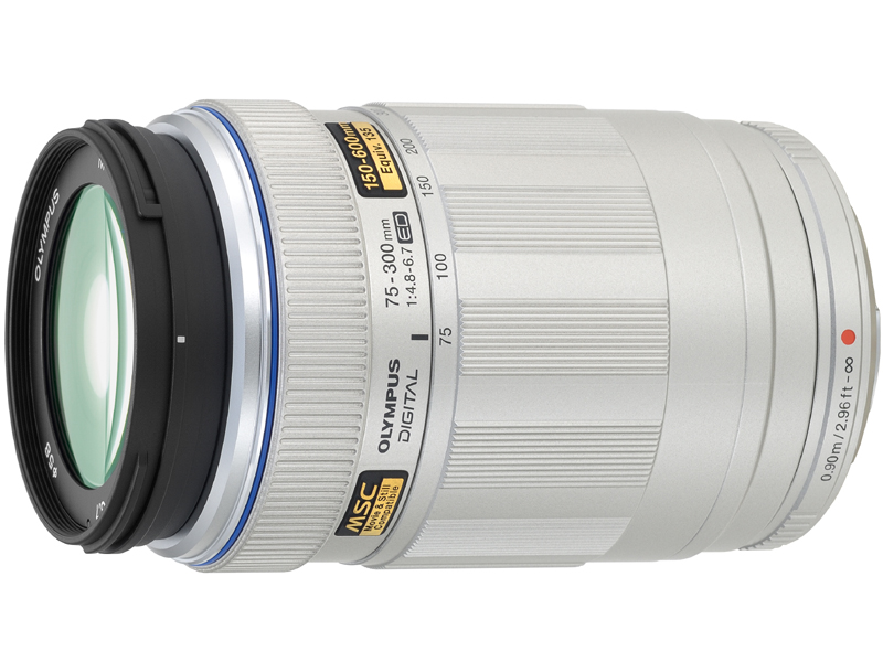 <b>M.ZUIKO DIGITAL ED 75-300mm F4.8-6.7。ブラック（左）とシルバー（右）</b>