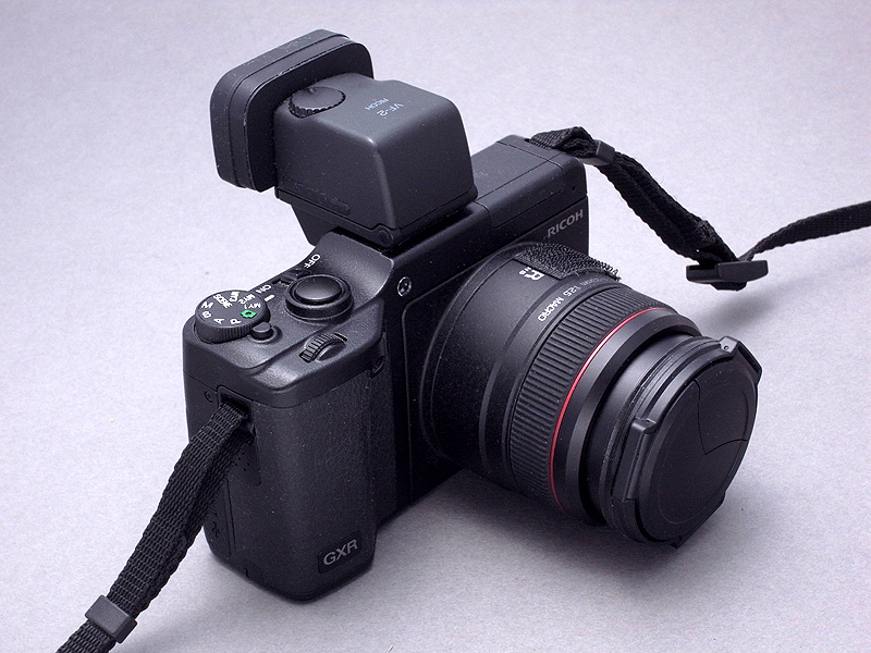 <b>完成した「レンズバリア内蔵A12ユニット」。LC-2はまったく違和感なく似合っているが、実際に他人に見せても、これが改造品だと気づく人はほとんどいない</b>