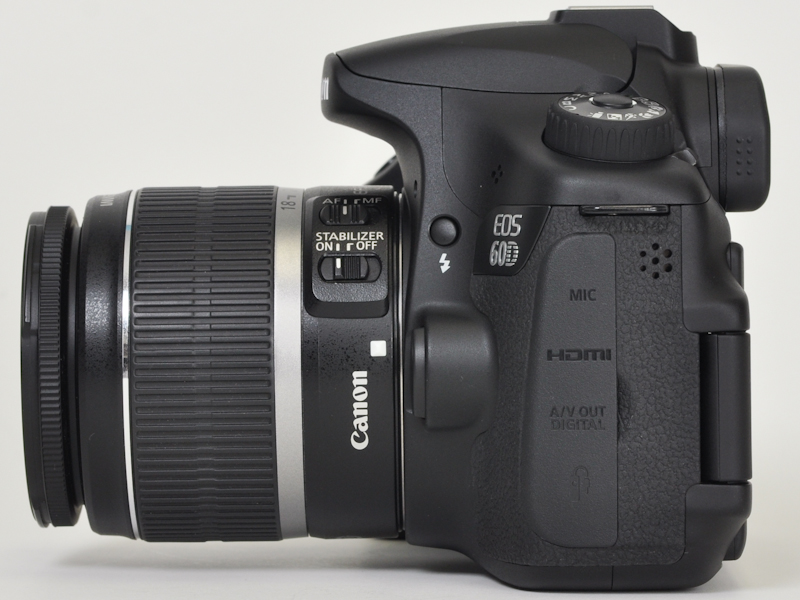 <b>EF-S 18-55mm F3.5-5.6 ISを装着したEOS 60D</b>