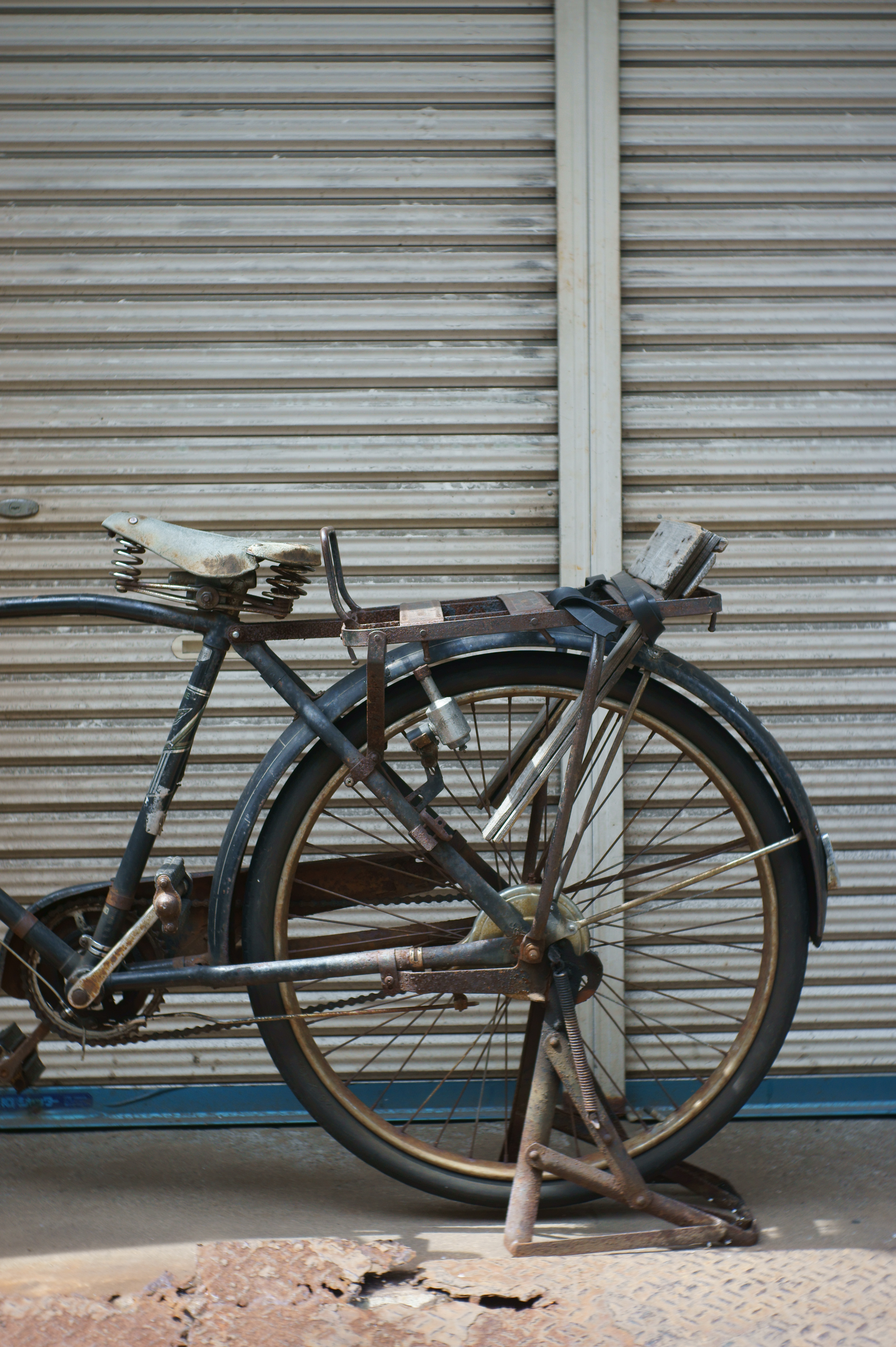 <b>NEX-5 / エルマー35mm F3.5 / 4,592×3,056 / 1/160秒 / F3.5 / 0EV / ISO200 / WB:オート / 40mm</b>