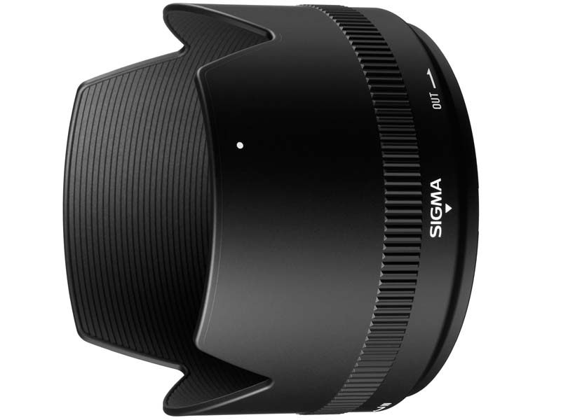 <b>付属の花形フード（左）とフードアダプター（右）</b>