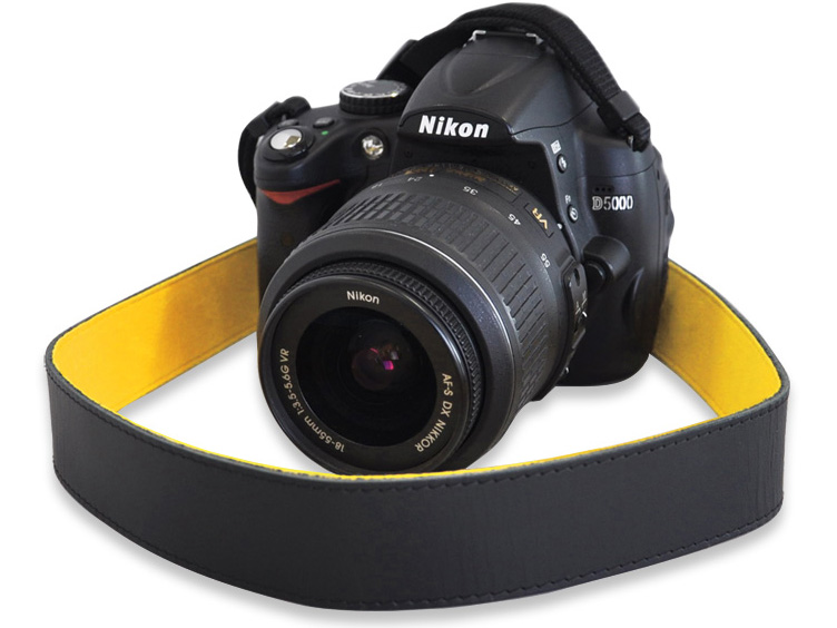 <b>D5000への装着例（イエロー）</b>