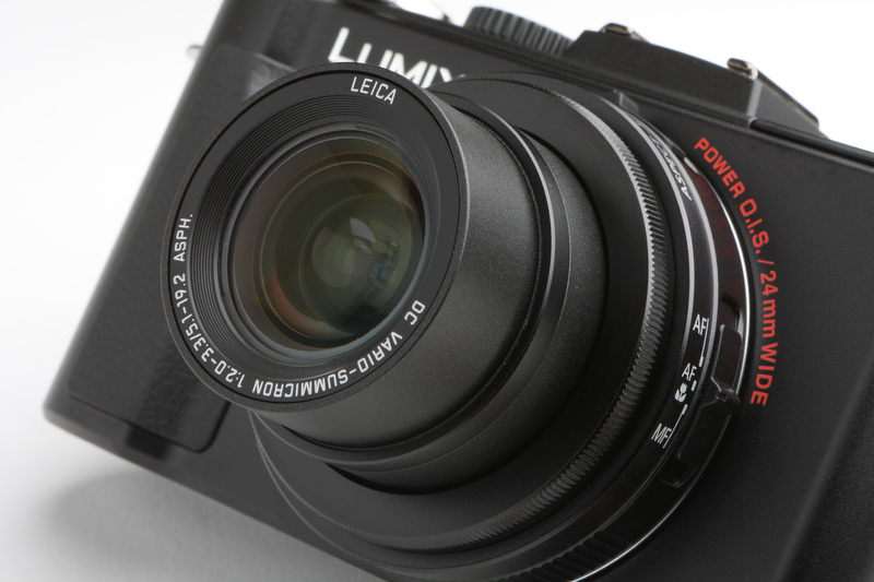 <b>レンズはDC VARIO-SUMMICRON 5.1〜19.2mm F2-3.3 ASPH.を搭載。フルサイズ判換算で24-90mm相当の画角が得られる</b>